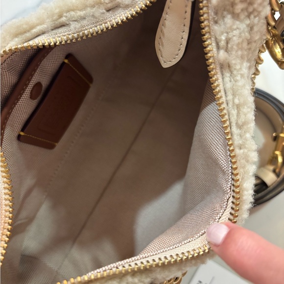 Shearling Juliet 25 Coach - Picture 6 of 6